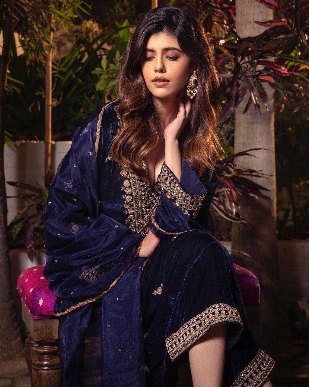 Kashmiri Velvet Embroidery Georgette Zari Work Suit